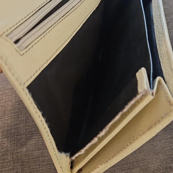 Gucci Signature Monogram Long Wallet - Picture 7 of 9